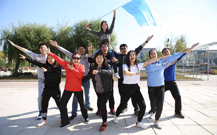   拓展训练主题课程：创新的盒子   ——不改变就灭亡